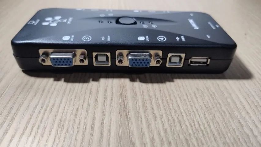 Switch KVM USB e VGA Comtac 9292 - Controla 4 PCs com 1 Monitor - Foto 4
