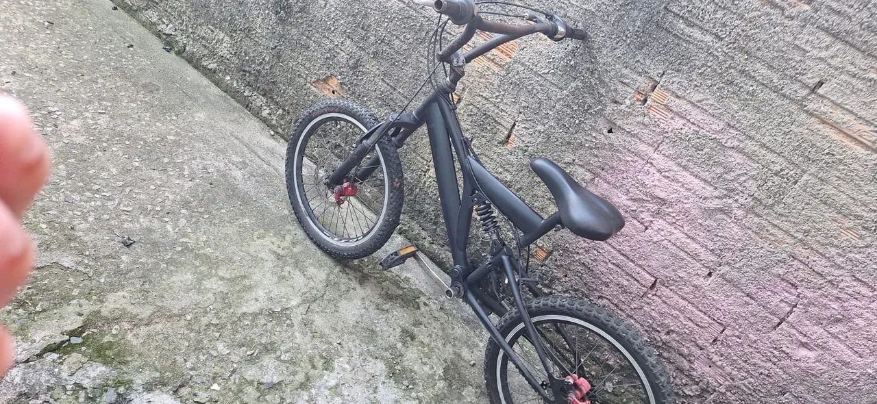Bicicleta Preta com Suspensão e Freio a Disco - Foto 2