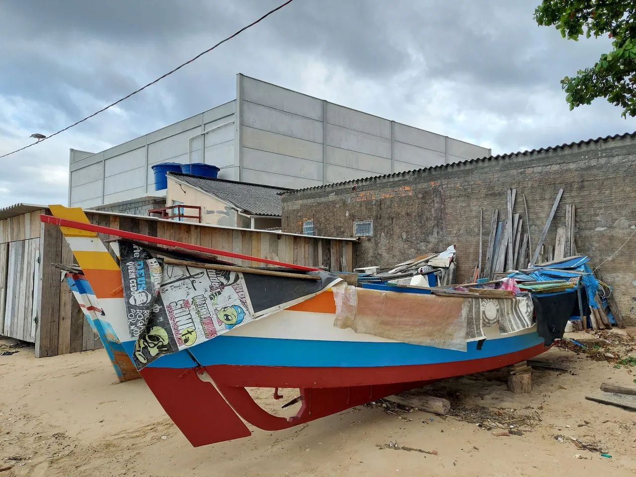 Vende-se Rancho de Pesca e barcos