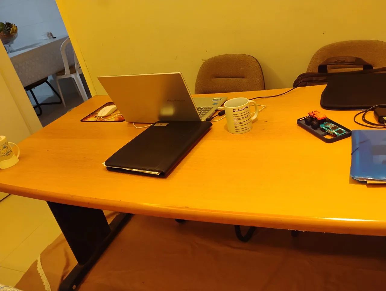 Mesa de escritório com 03 cadeiras  - Foto 3