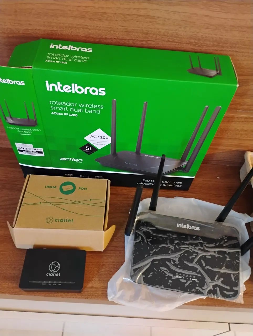 Roteador Intelbras ACtion RF1200 + ONU CIANET GB01