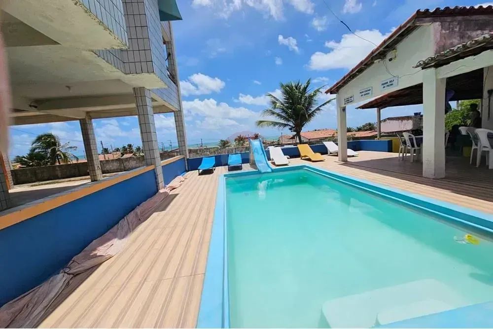 Prédio 530m² com 4 apartamentos de (86m² cada) + área de lazer + casa com restaurante