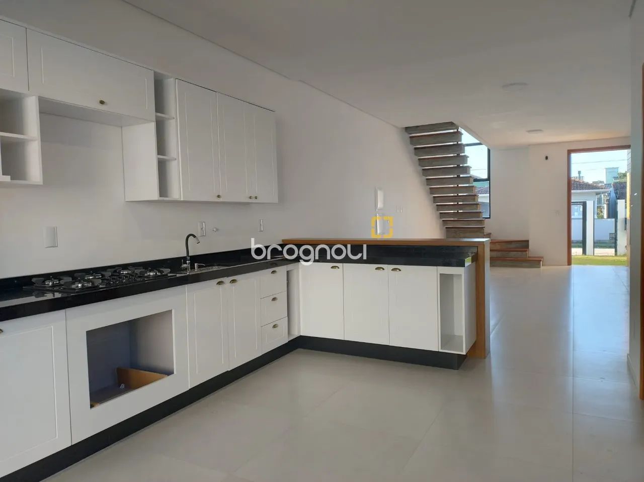 Casa 3 dormitórios - 2 suítes / Bairro Carianos - Foto 5