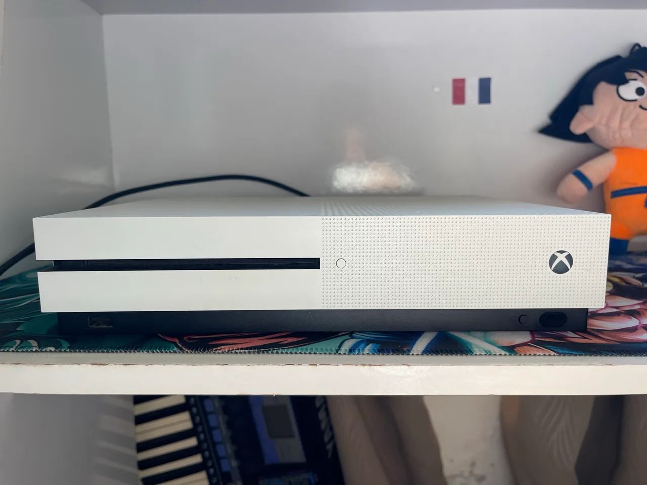 XBOX ONE S 1TB de memória + 2 CONTROLES E JOGOS  - Foto 3