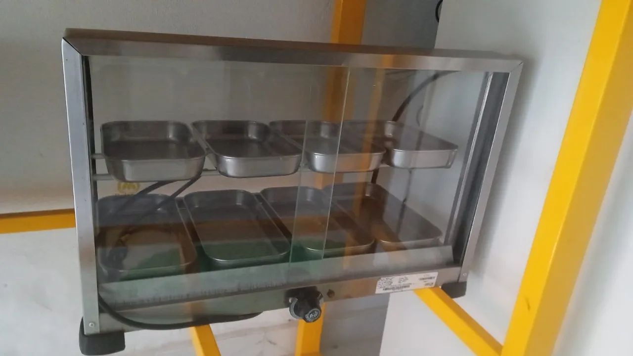 Estufa semi nova com 8 bandejas, funcionando normalmente 