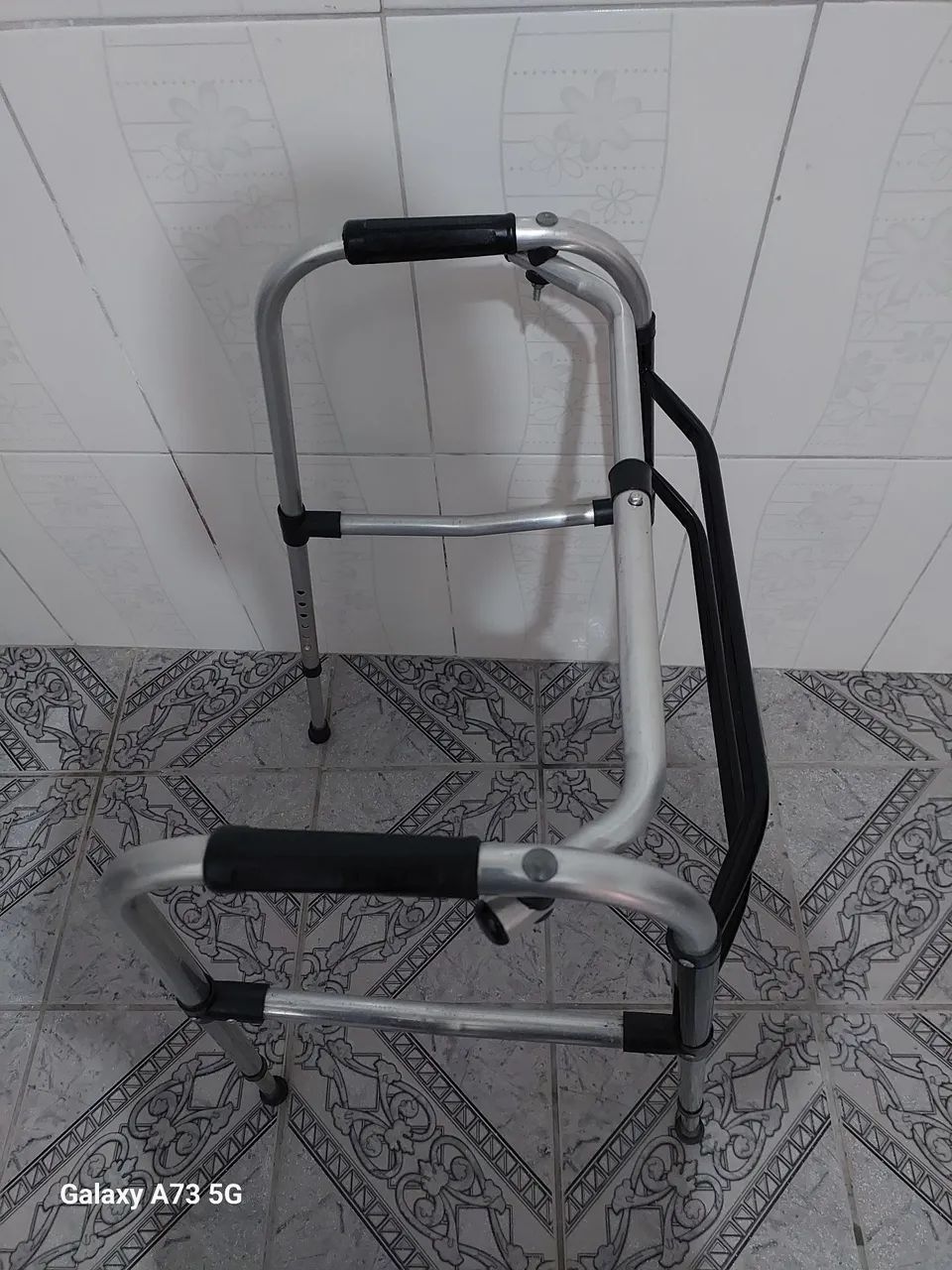 Andador  Inox  , 130kg  Com  Ajuste  De Altura  ! - Foto 6