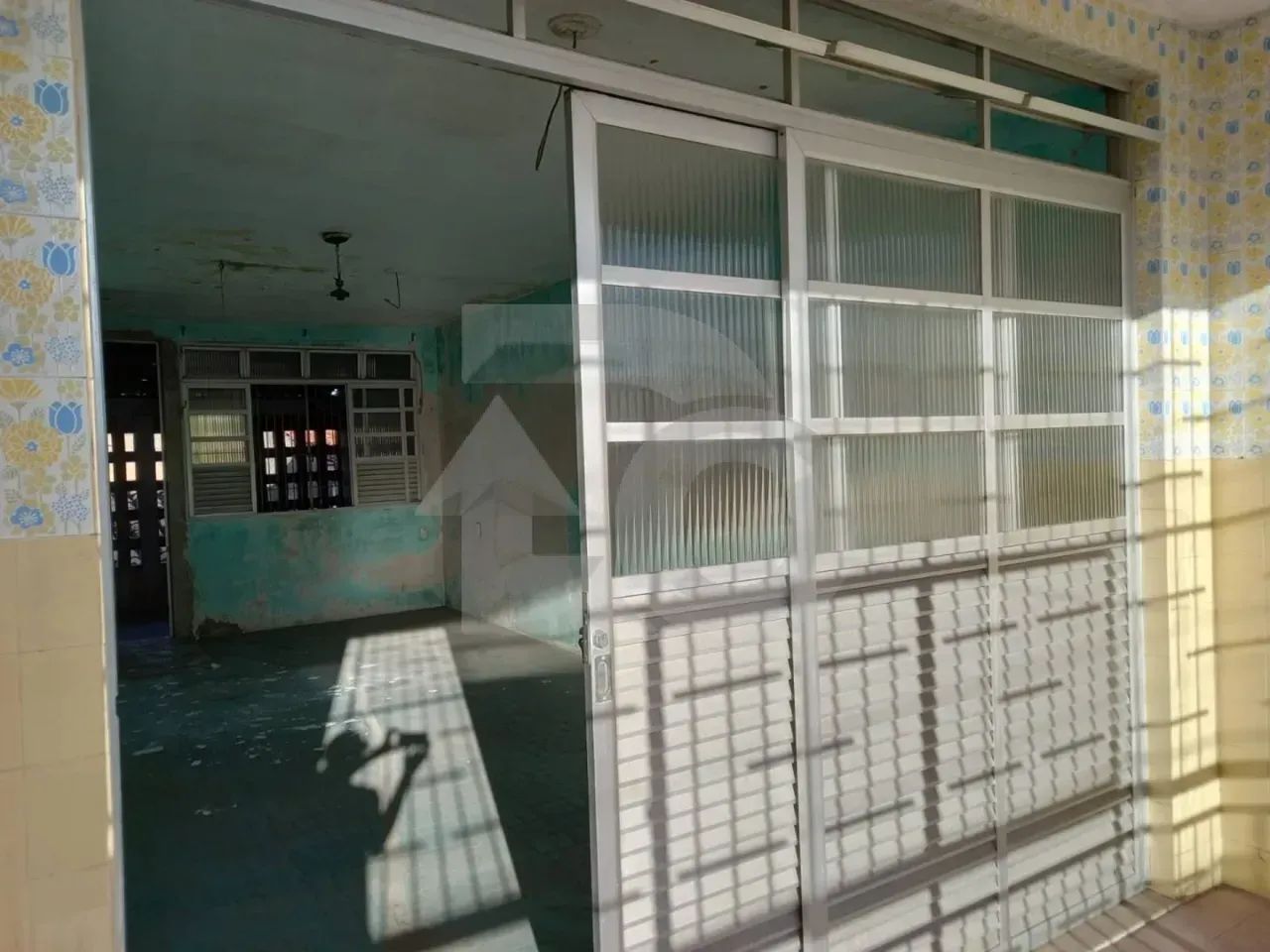 Casa Ampla à Venda no Siqueira Campos com 2/4, 3 Salas e Varanda - Foto 2