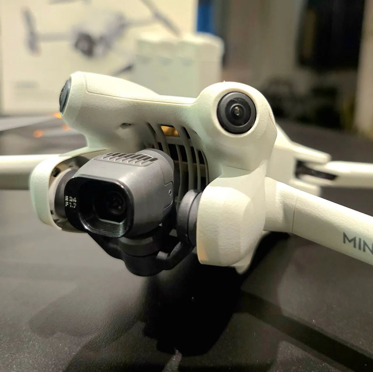 DJI Mini 4 Pro  Fly More Combo Plus (RC 2 - Controle com tela) - Foto 3