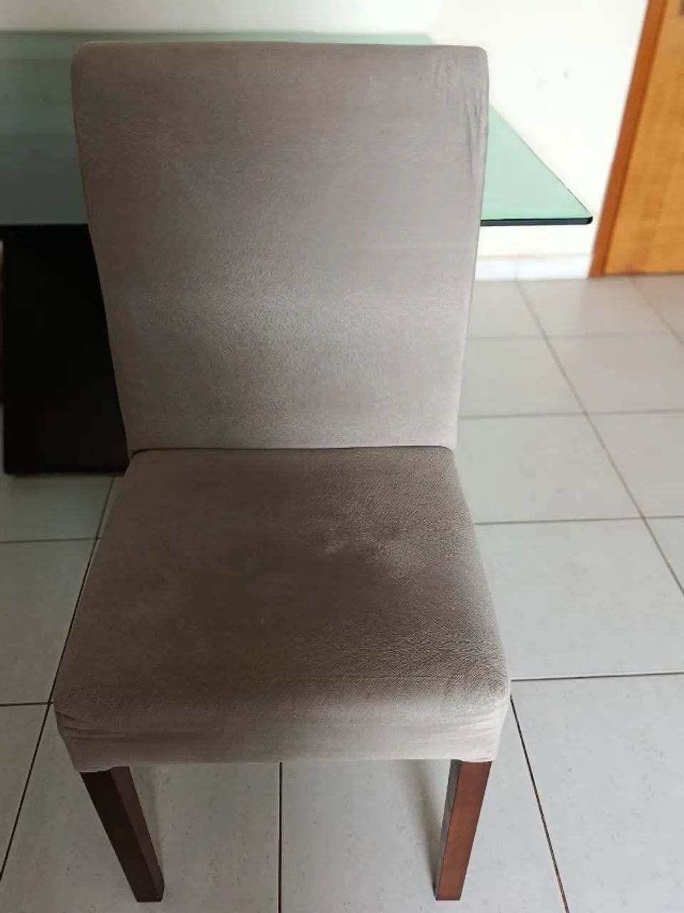 Mesa de jantar quadrada com 06 cadeiras  - Foto 2