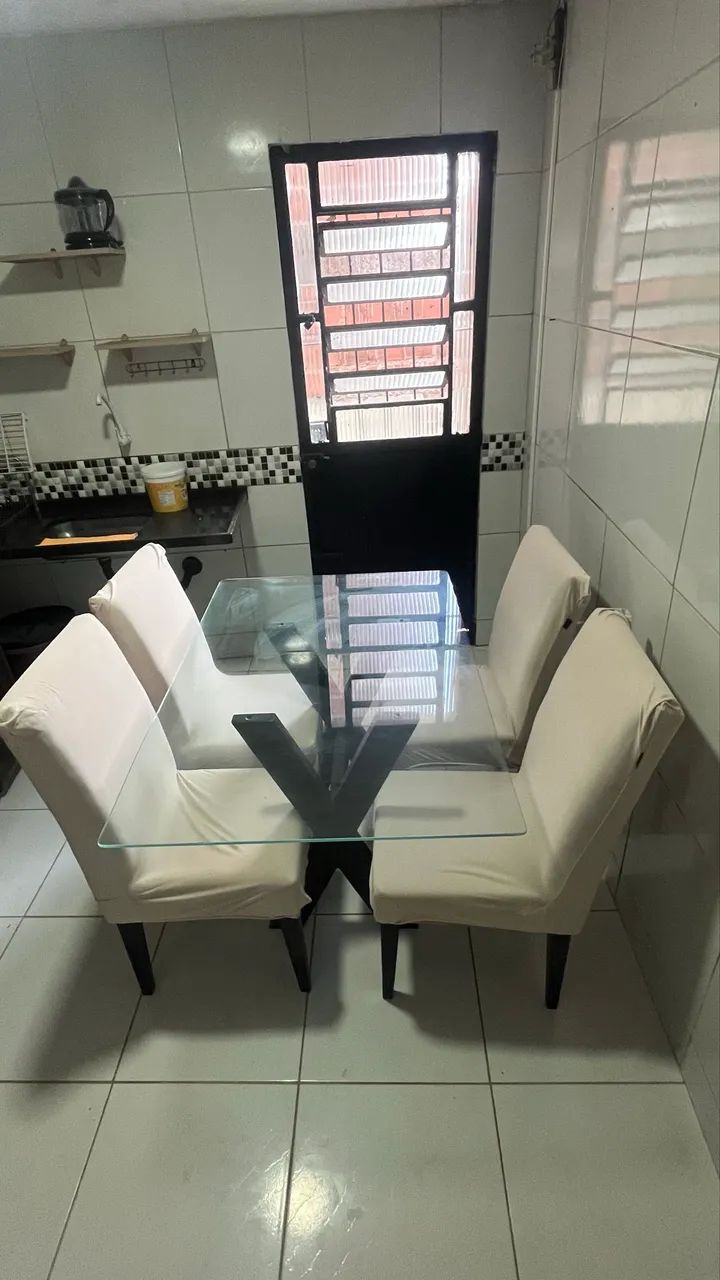 Table for 464962185586049120