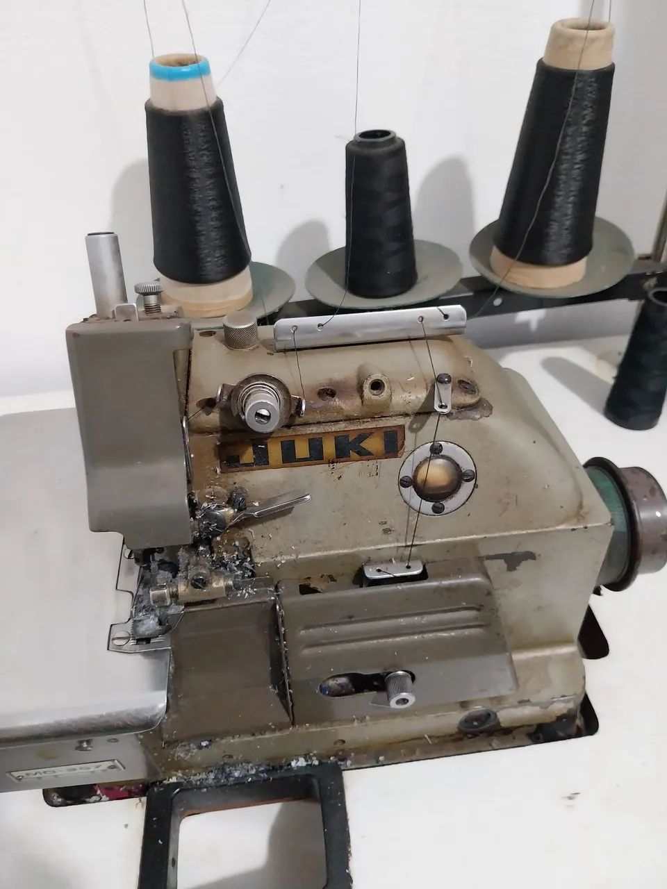 Maquina de costura industrial overloque 