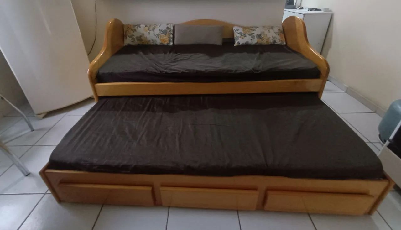 Sofá cama de madeira maciça 