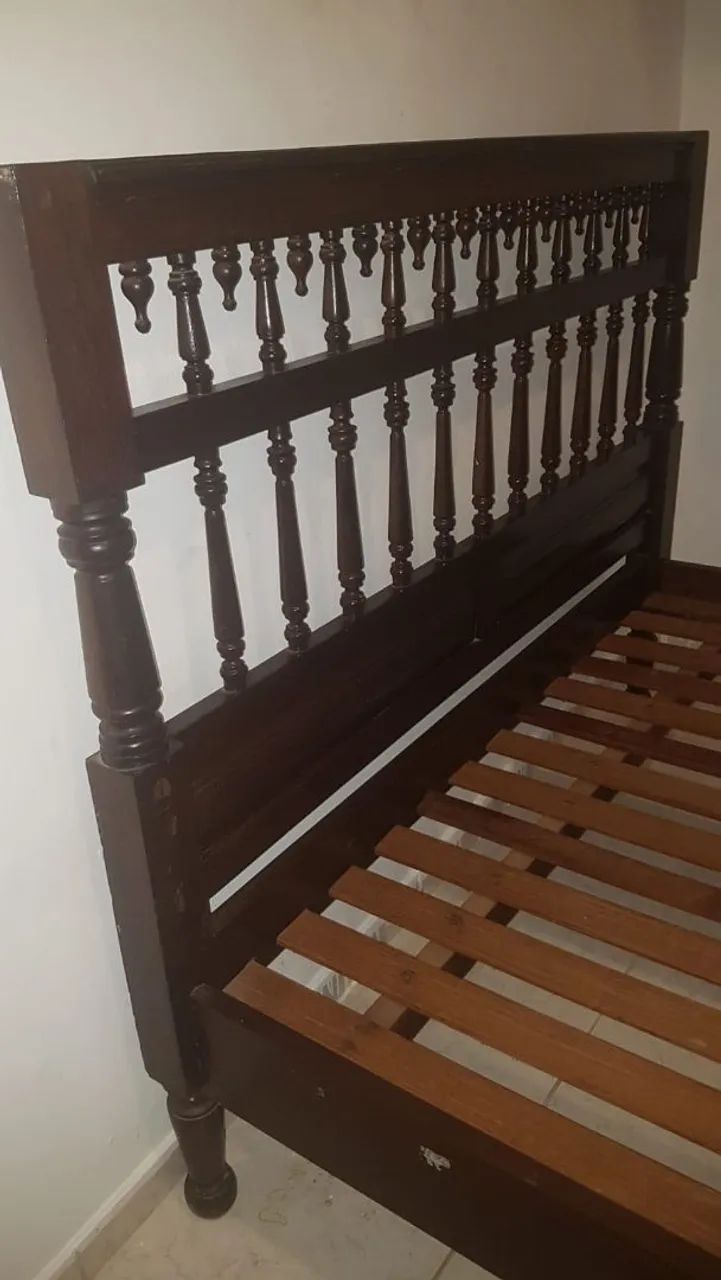 Cama de madeira 