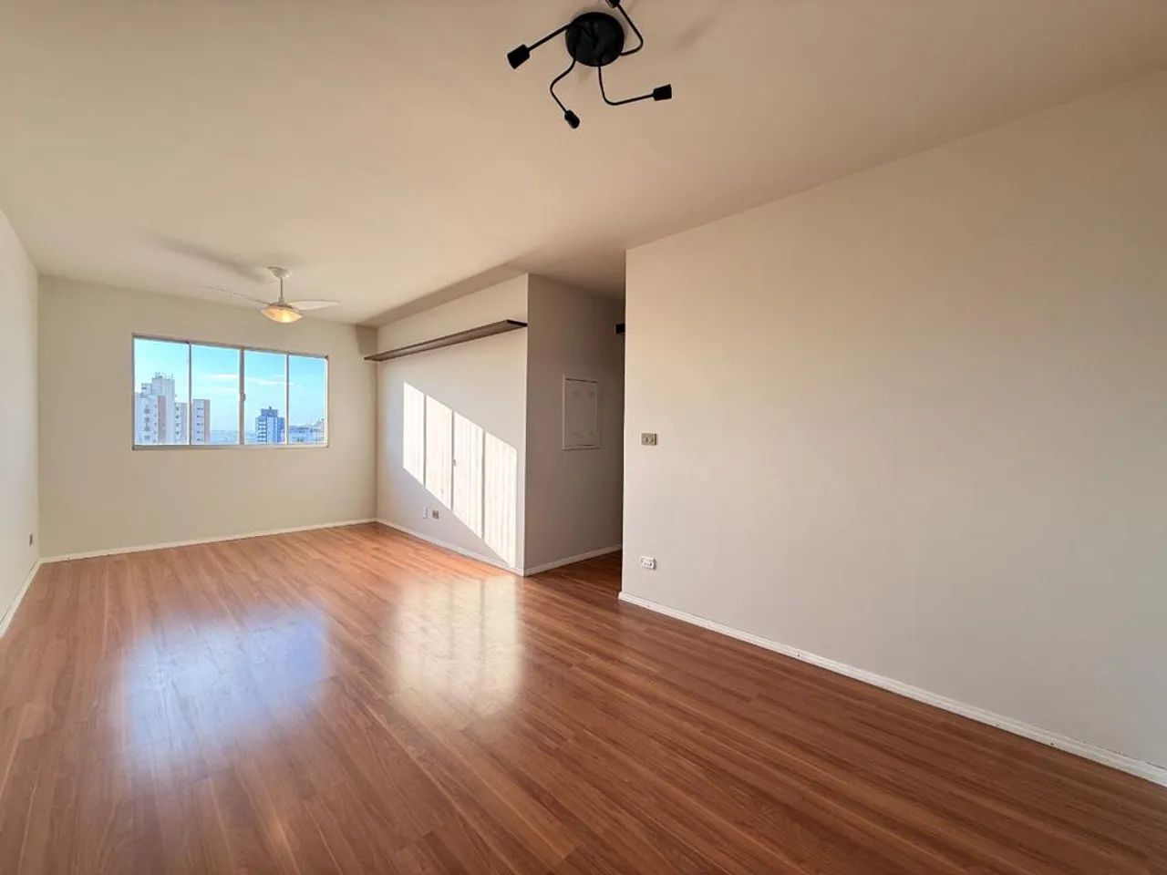 Apartamento para alugar em Maringá, Zona 07, com 3 quartos, com 81.48 m², Edifício Araguai - Foto 2