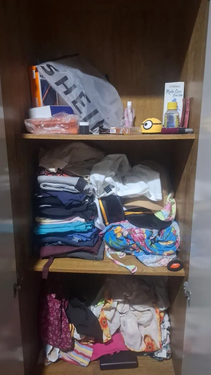 VENDO GUARDA ROUPA DE 4 POSTAS PRA VENDE LOGO - Foto 3