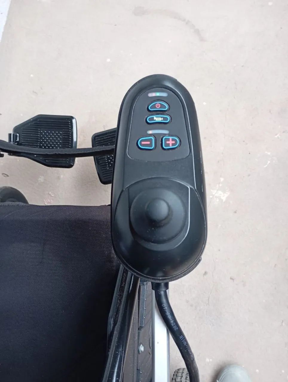 Cadeira de rodas motorizada e normal  - Foto 4