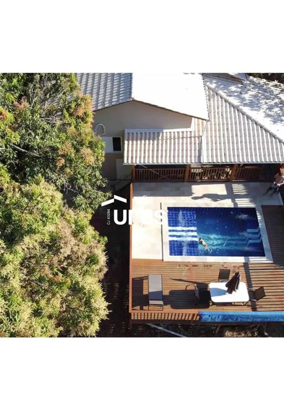 CASA EXCLUSIVA À VENDA EM PIRENÓPOLIS