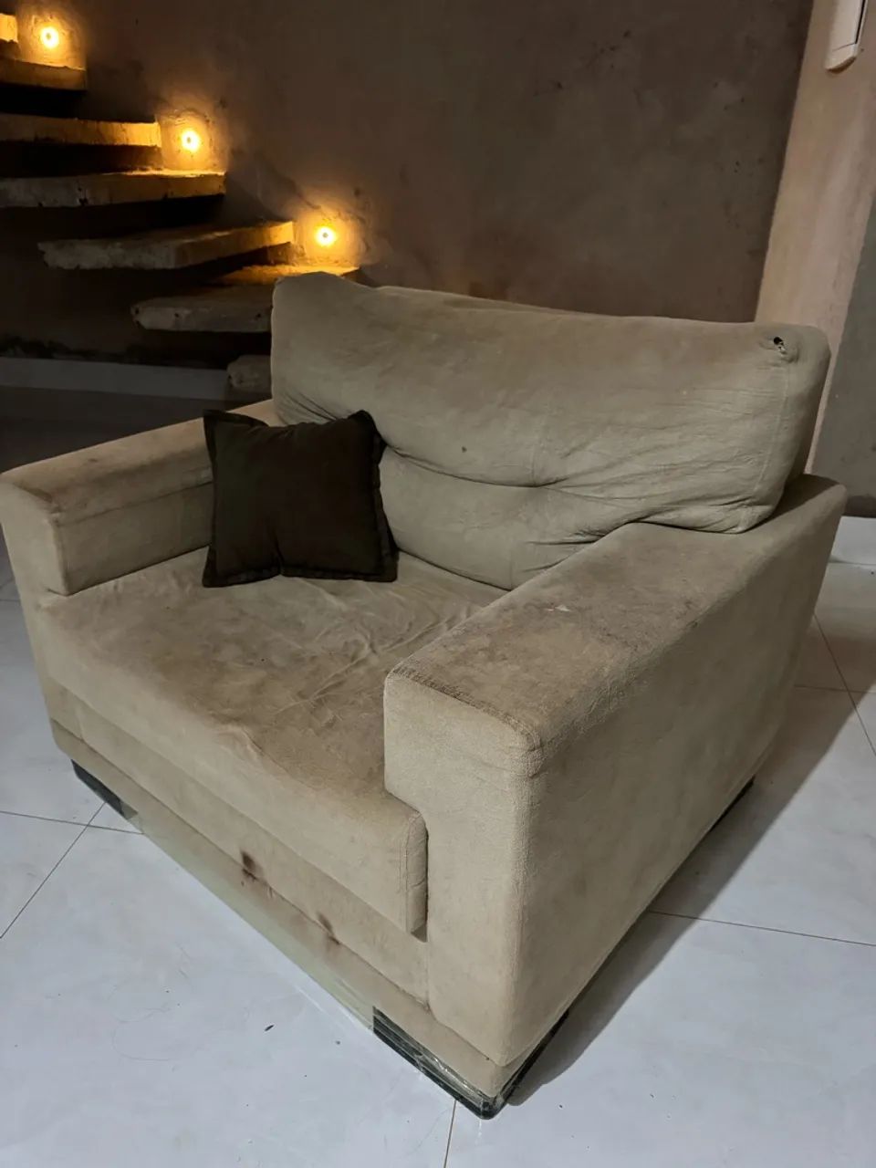 Par de Poltronas Confortáveis (Largas) + Almofadas Inclusas - Foto 2