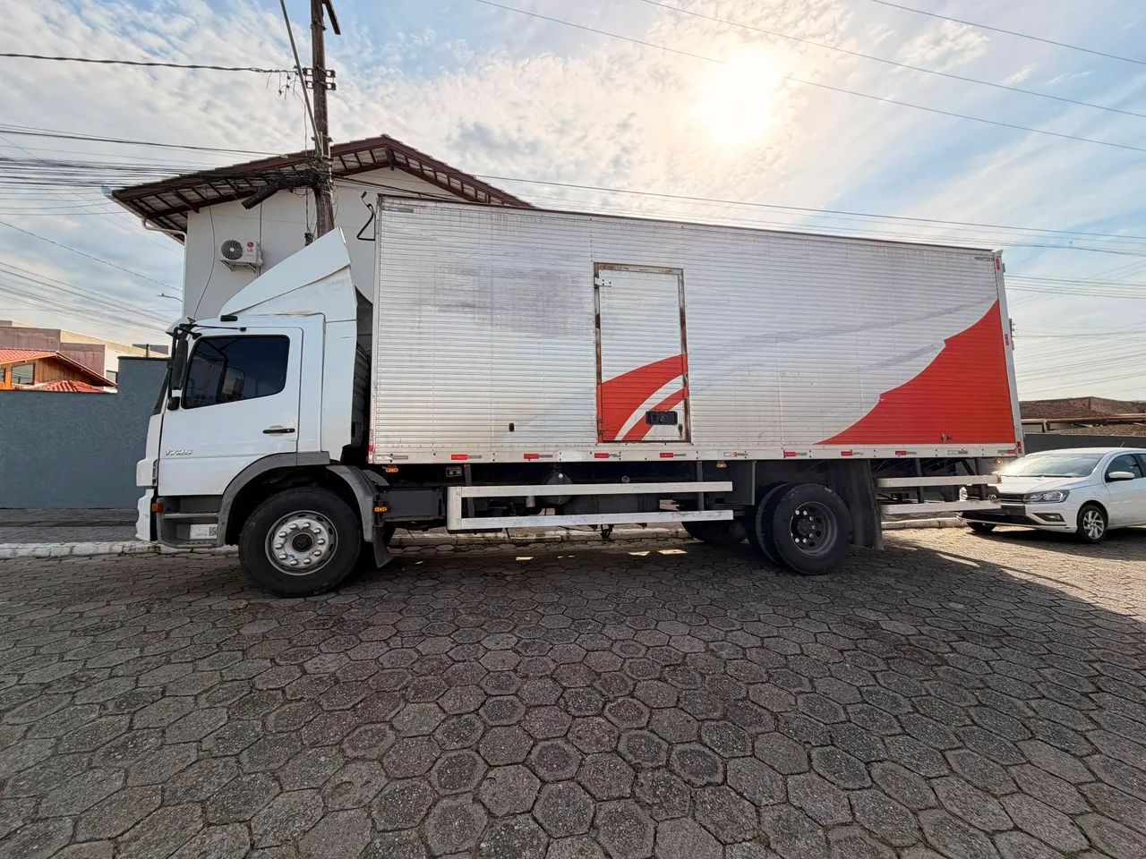 Mercedes-Benz Atego 2007 Baú 7,5mts - Foto 4