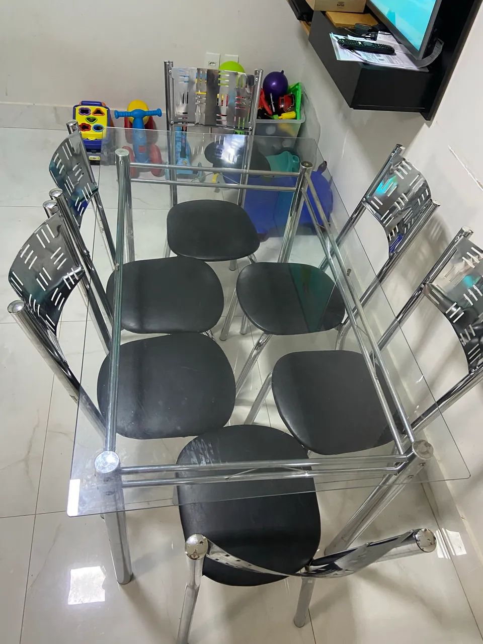 Vende se mesa com 6 cadeiras usado - Foto 2