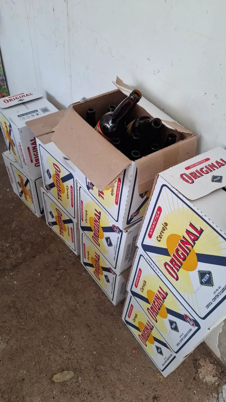 Cascos de cerveja = 0,50 centavos cada
