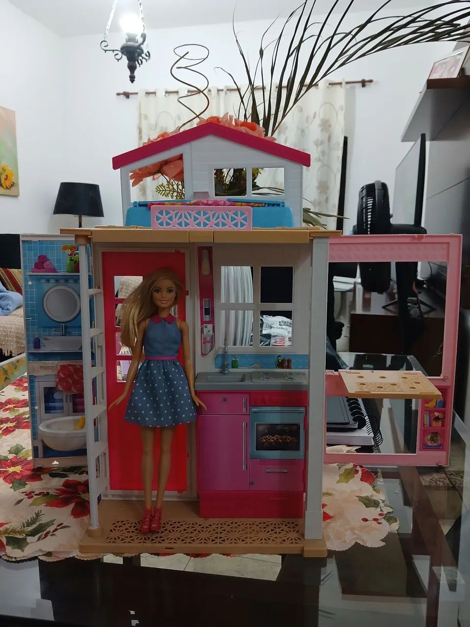 Casa da Barbie, com a boneca