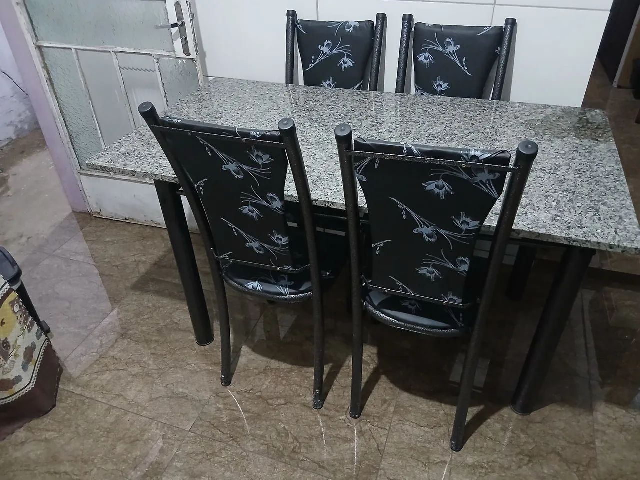 Vende se uma mesa  nova de 6 cadera 