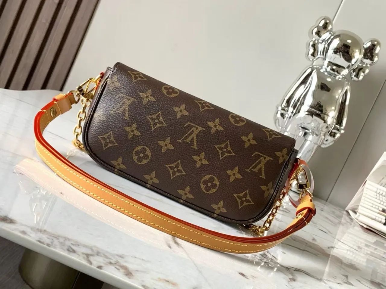     Bolsa Louis Vuitton Monogram com Alça de Corrente - Foto 2
