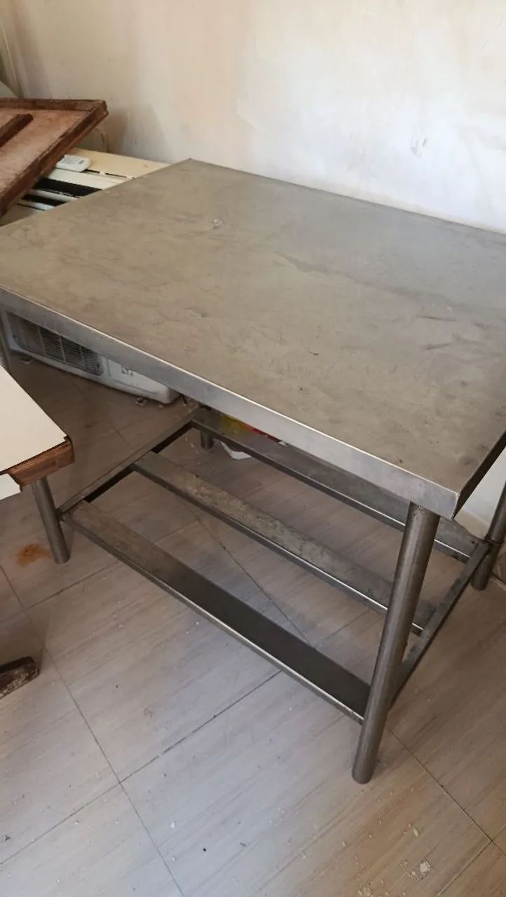 Mesa inox tipo açougue pra vender rápido 