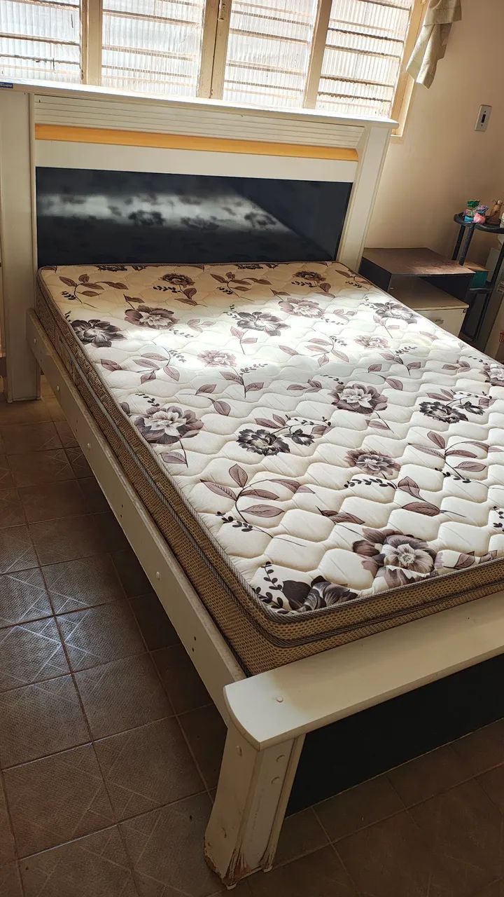 Cama casal tradicional com colchão Ortobom 