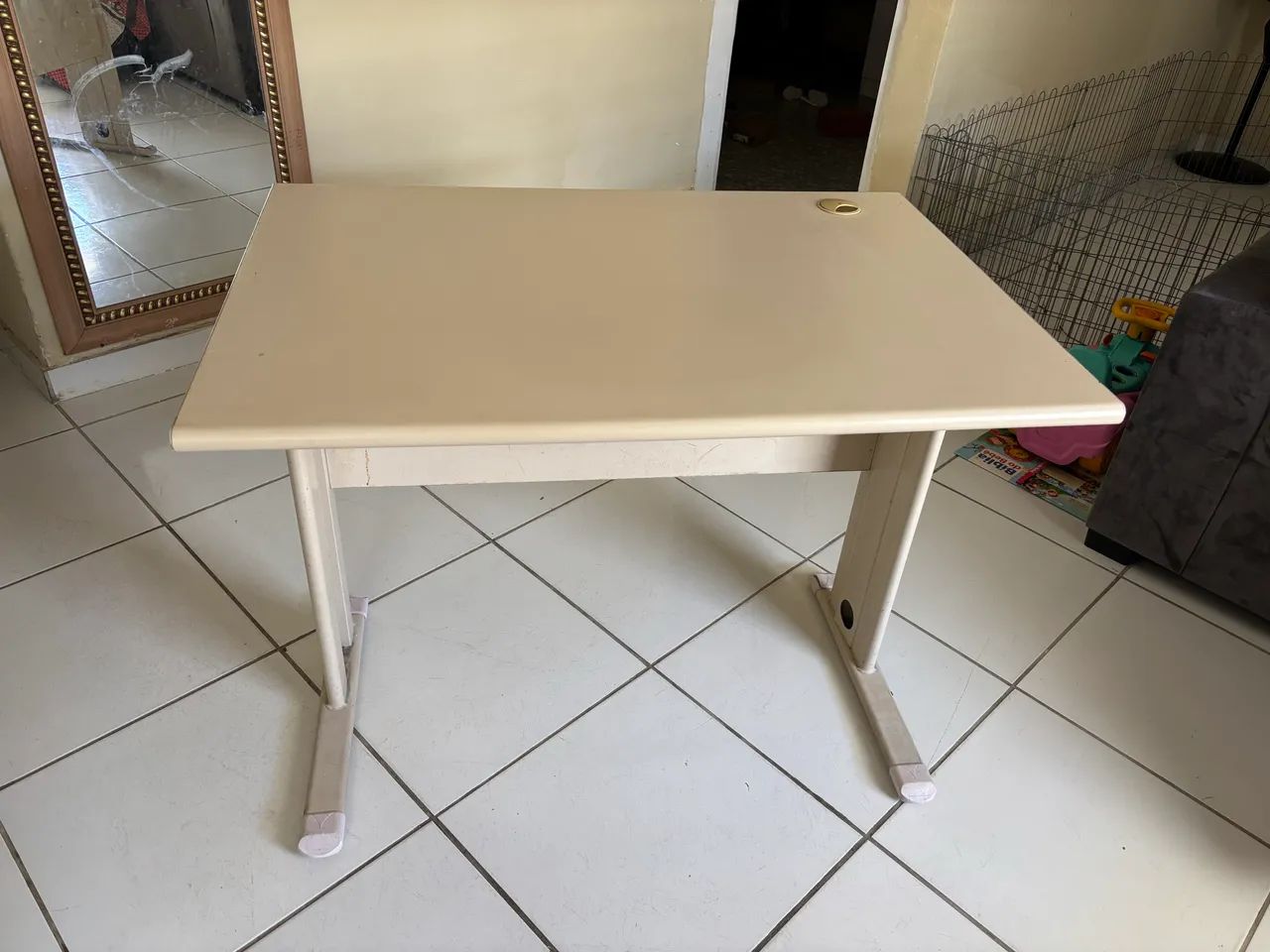 Mesa para computador (casa ou escritório ) 