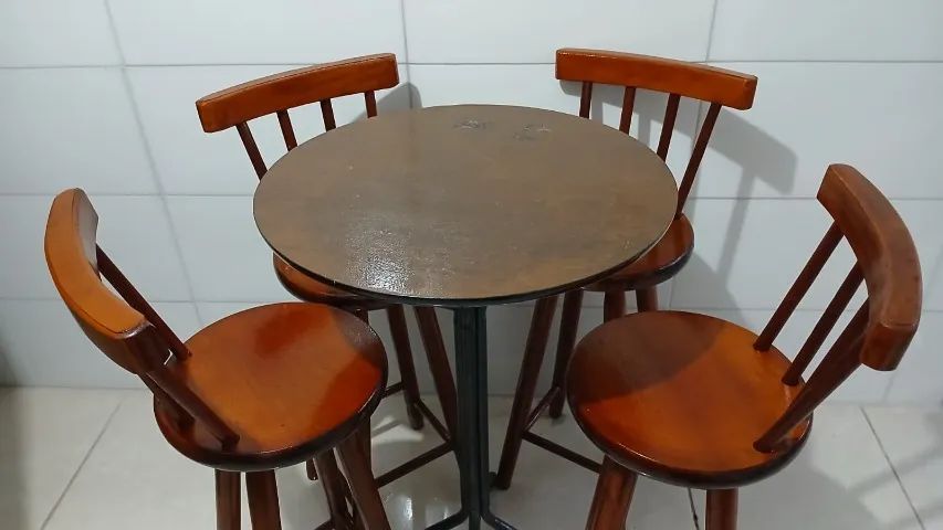 Conjunto Mesa Alta com 4 Banquetas de Madeira Maciça - Foto 4