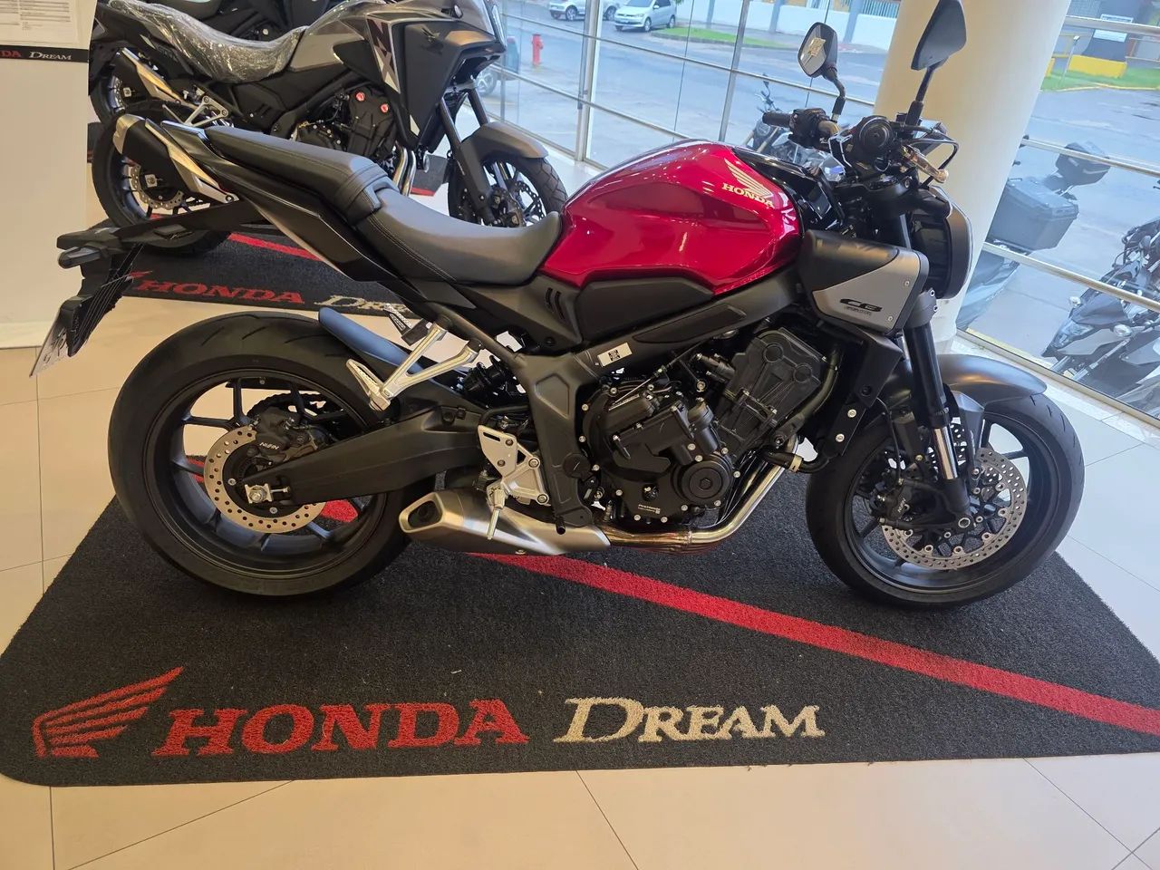 CB 650 E-CLUTCH - Foto 2