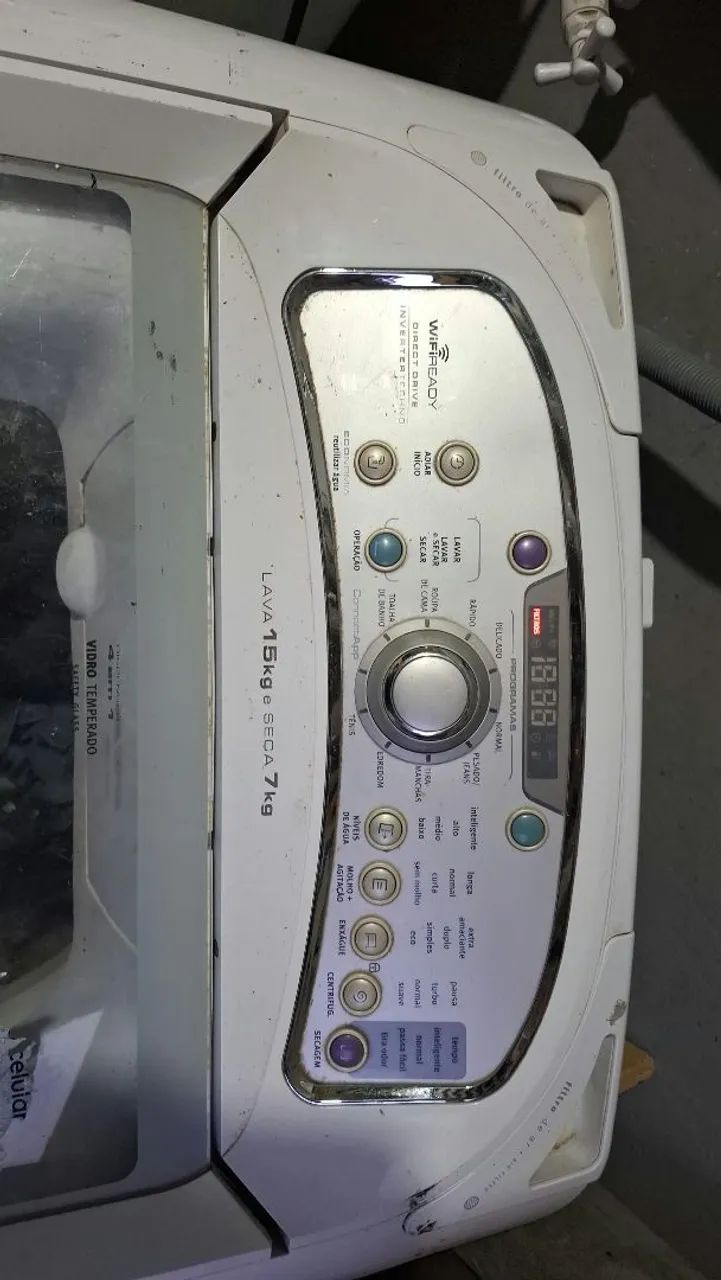 Máquina lava e seca. 