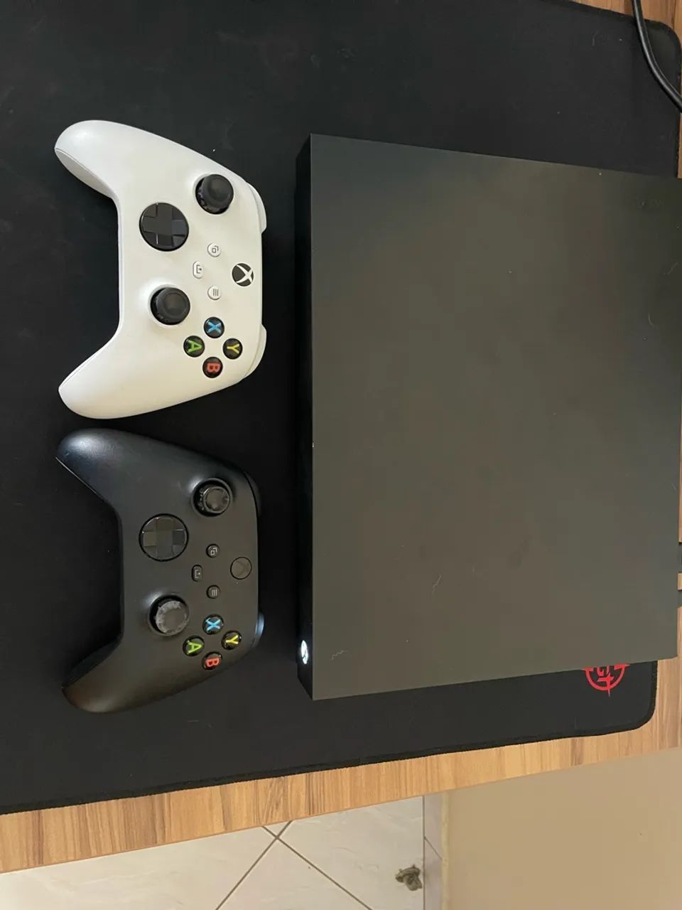 Xbox one x 1Tb 2 controles  - Foto 4