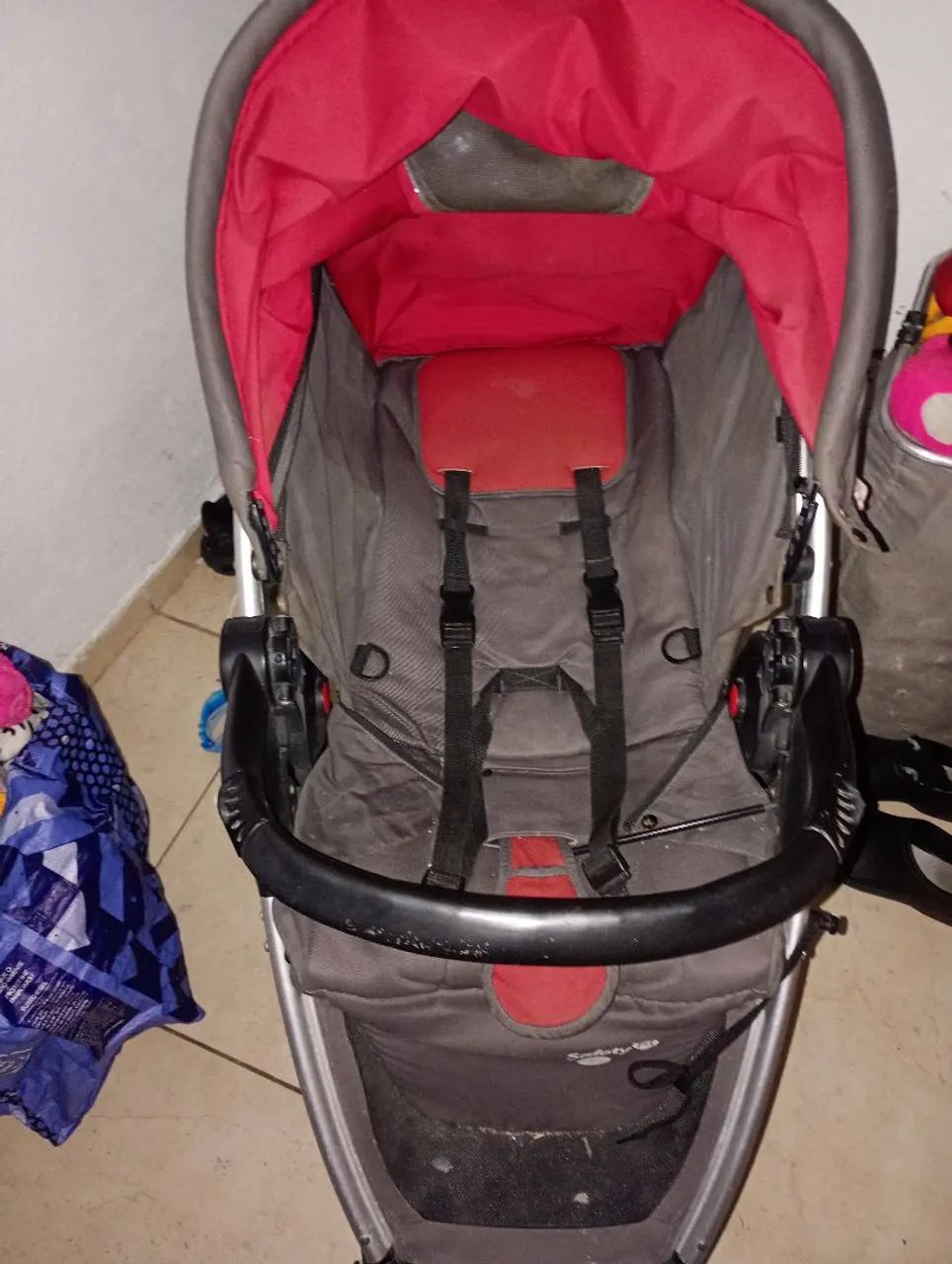 Carrinho e bebe conforto 