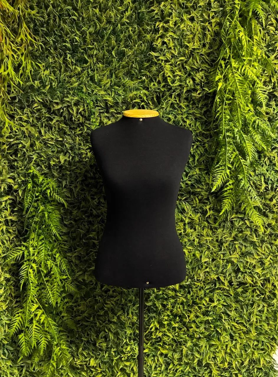 Manequim busto feminino preto 