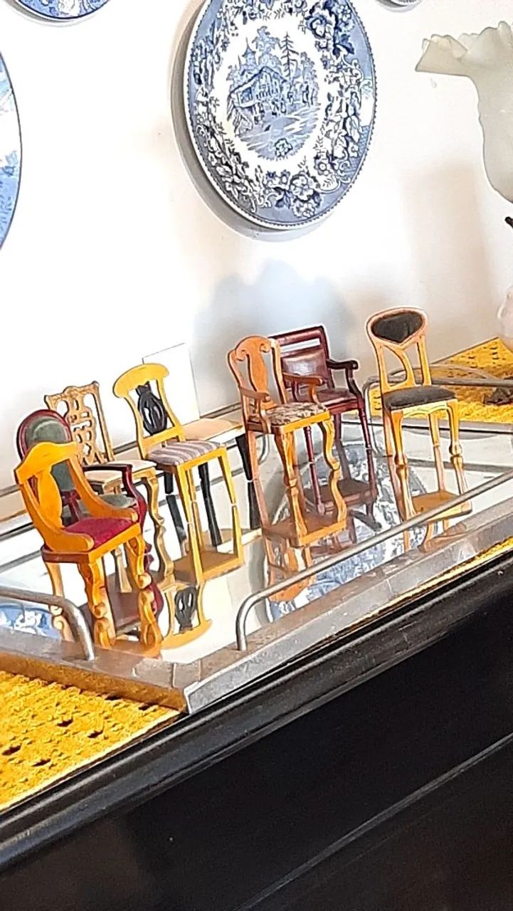 Miniaturas de cadeiras 