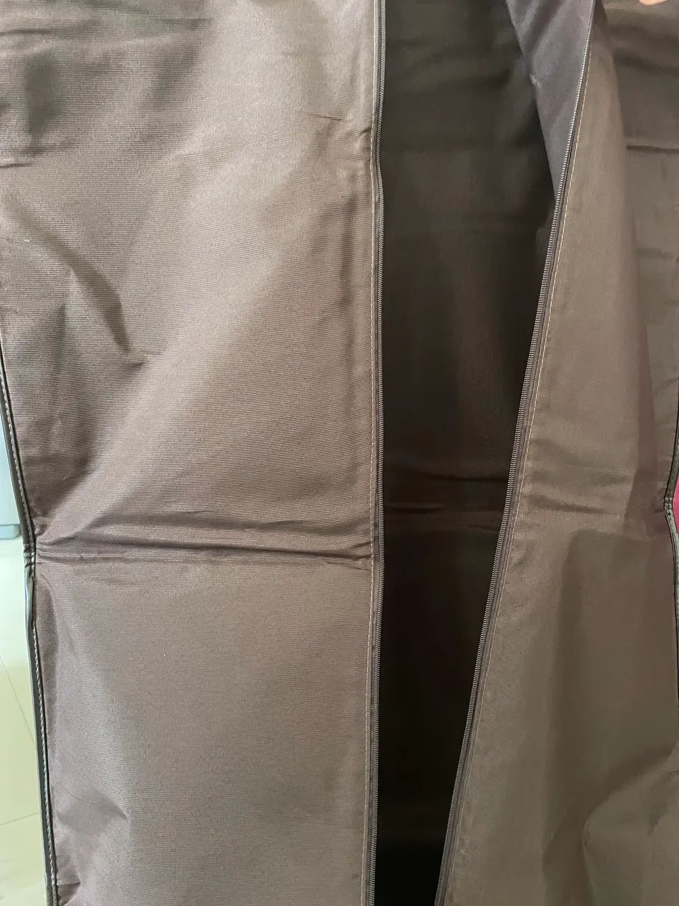 Porta-Terno Executivo em Couro - Elegante e Conservado - Foto 5