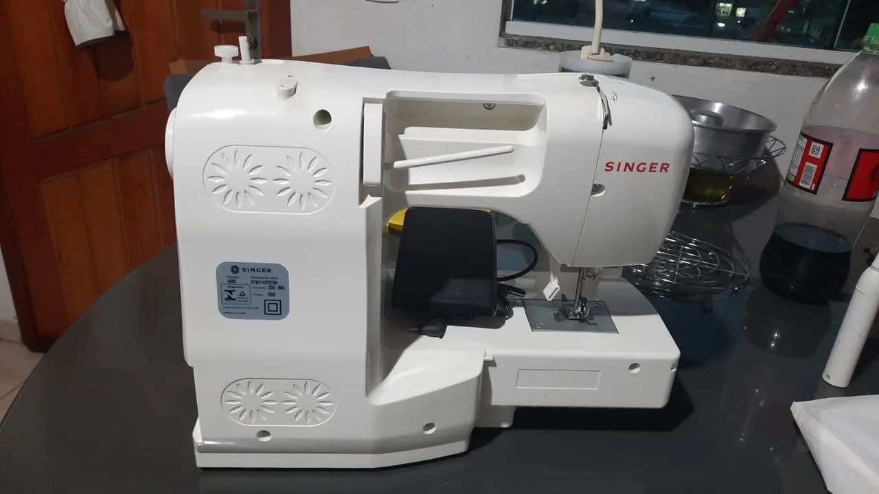 Máquina de costura Singer completa  - Foto 2
