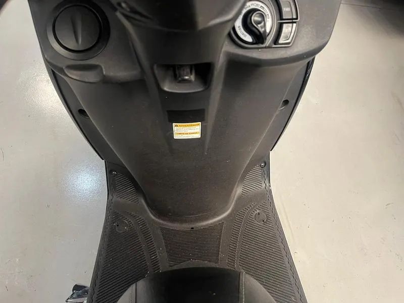 YAMAHA FLUO 125 2024 - Foto 4