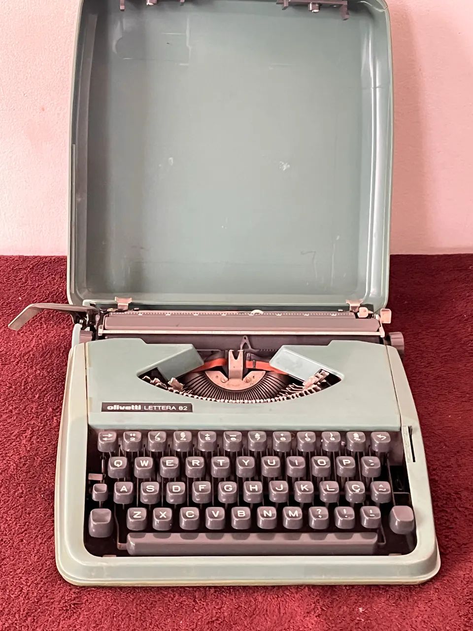 Máquina de escrever olivetti lettera 82