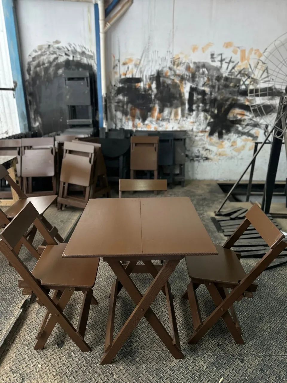 Kit mesa + 4 cadeiras dobráveis para restaurantes 