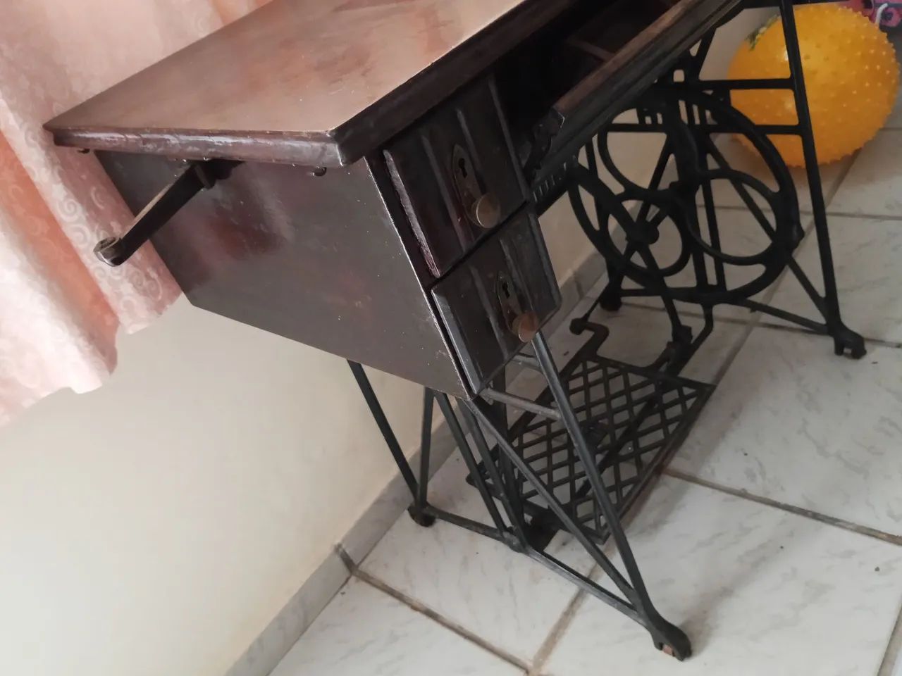 Vendo máquina de costura - Foto 5