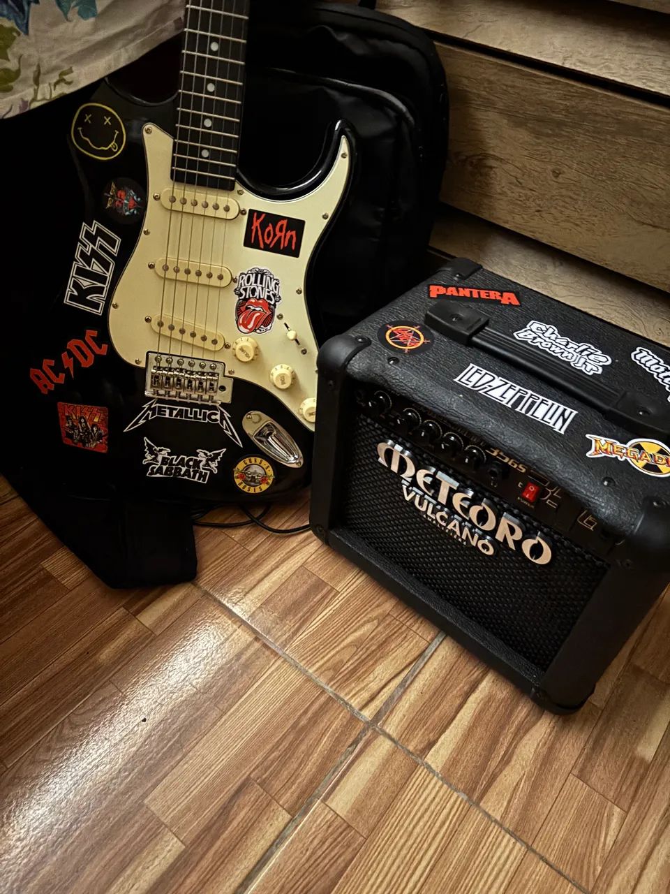 Vendo guitarra e amplificador Space Júnior 35gs 35k + cabo de brinde 