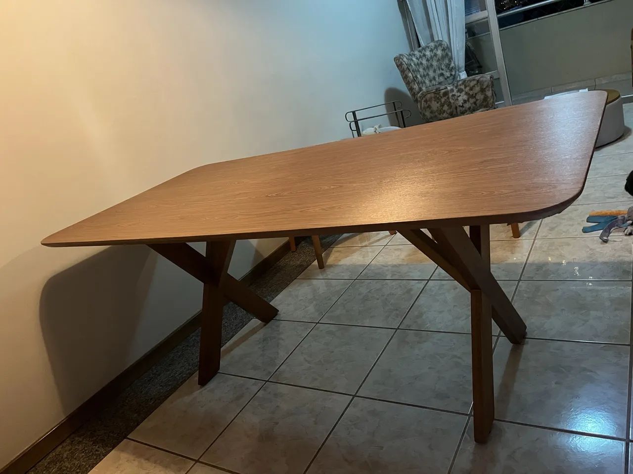 Mesa com pés de madeira maciça tampo MDF - Foto 2