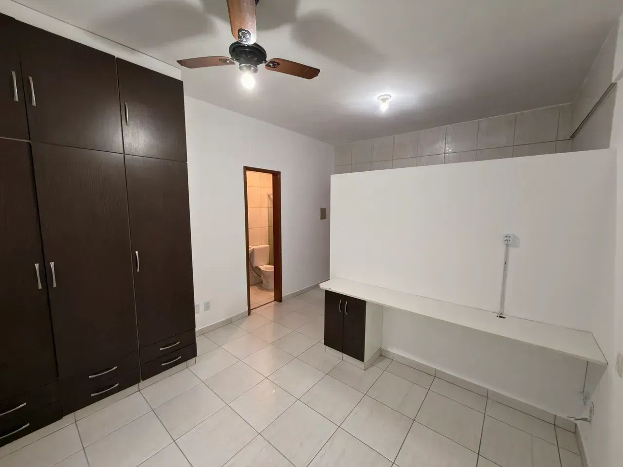 Kitnet um quarto suíte setor Sul