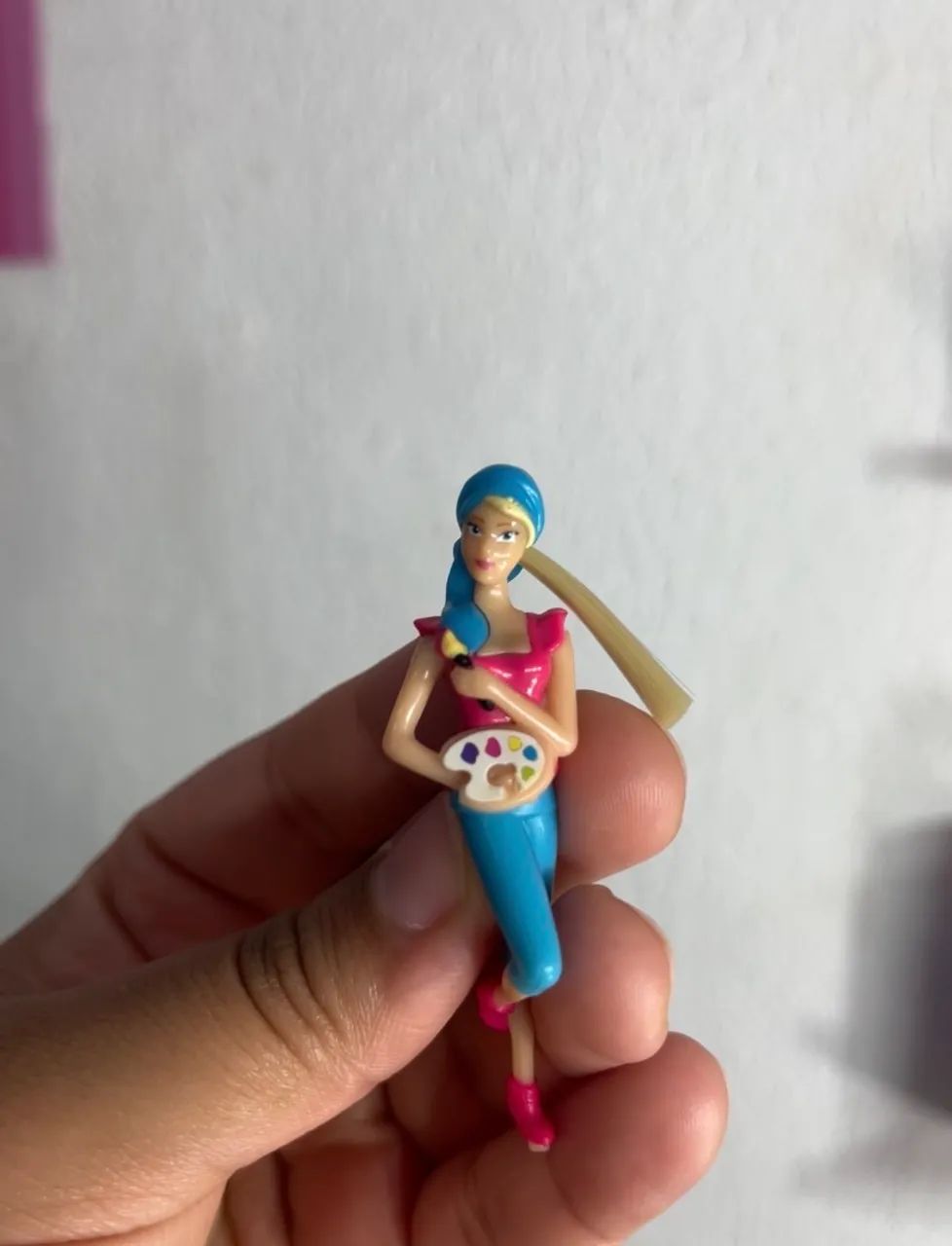 Mini Barbie Kinder Ovo pintora