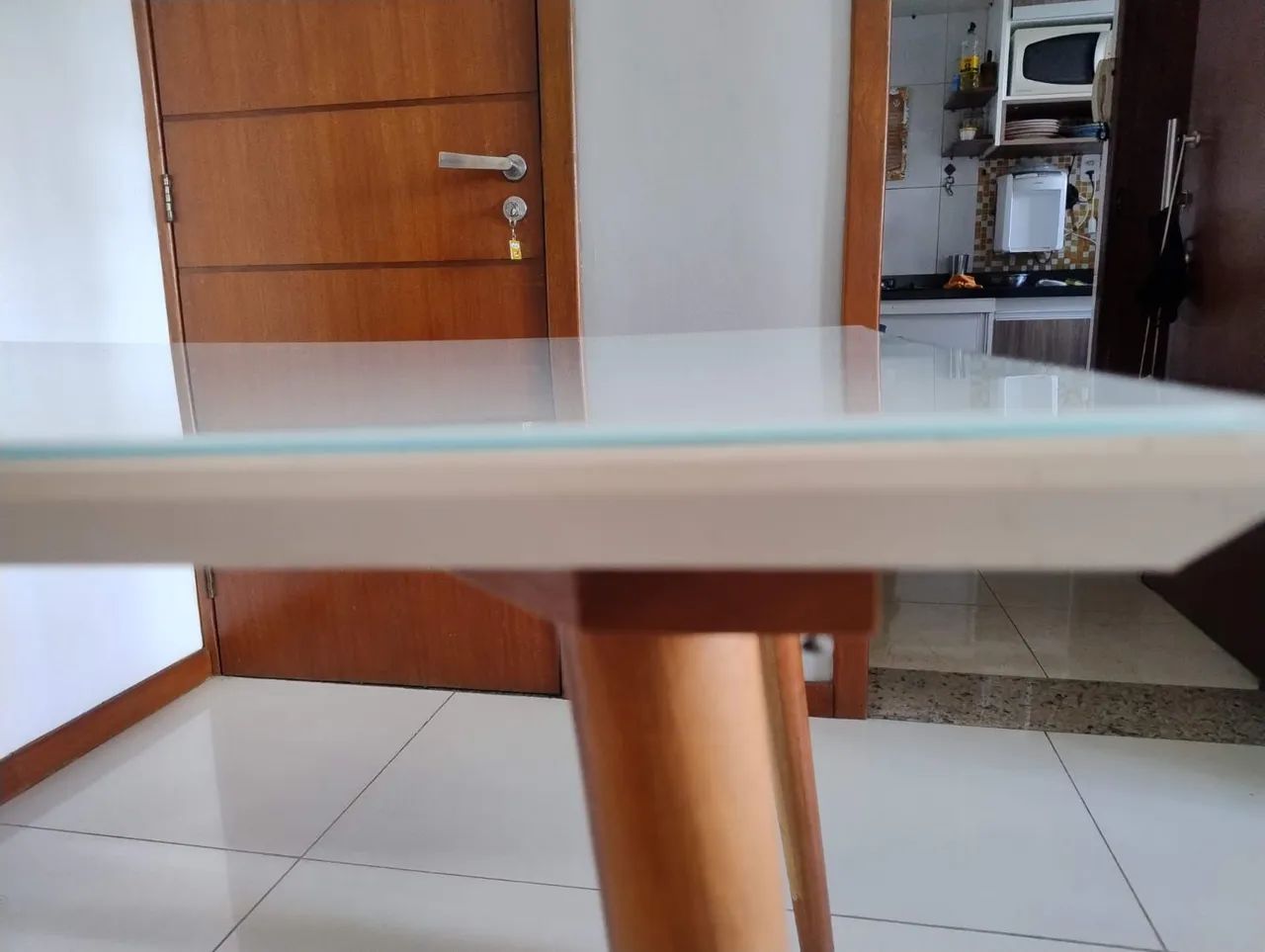 Mesa de Jantar Retangular - MDF com Vidro - Pés em Madeira Maciça - Foto 3