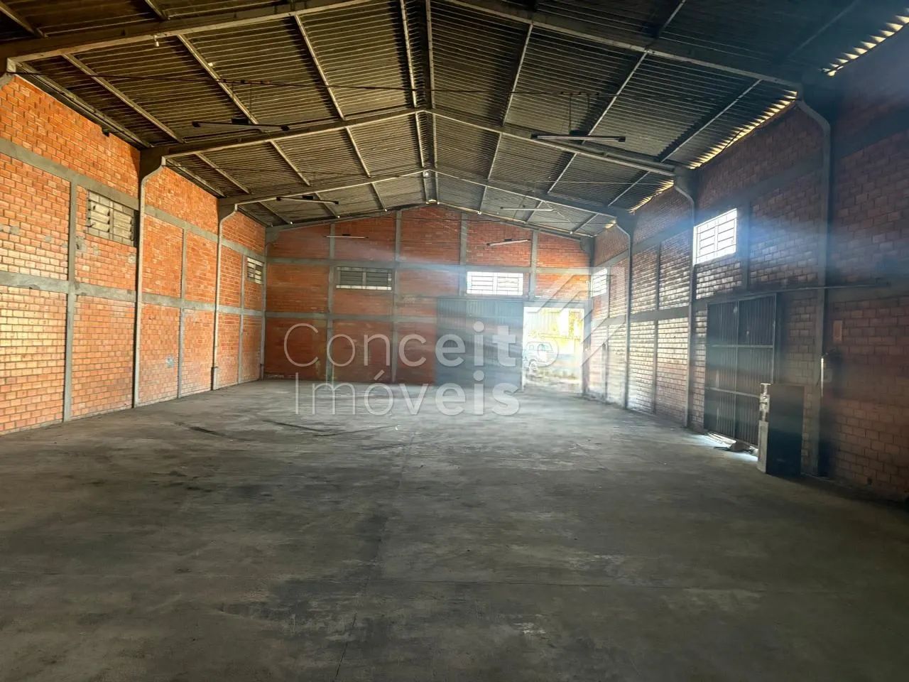 Barração com 300 m² - Centro - Foto 4
